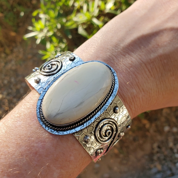 New Huge Lemon Chrysoprase 925 Silver Cuff Bracelet. - Picture 9 of 16